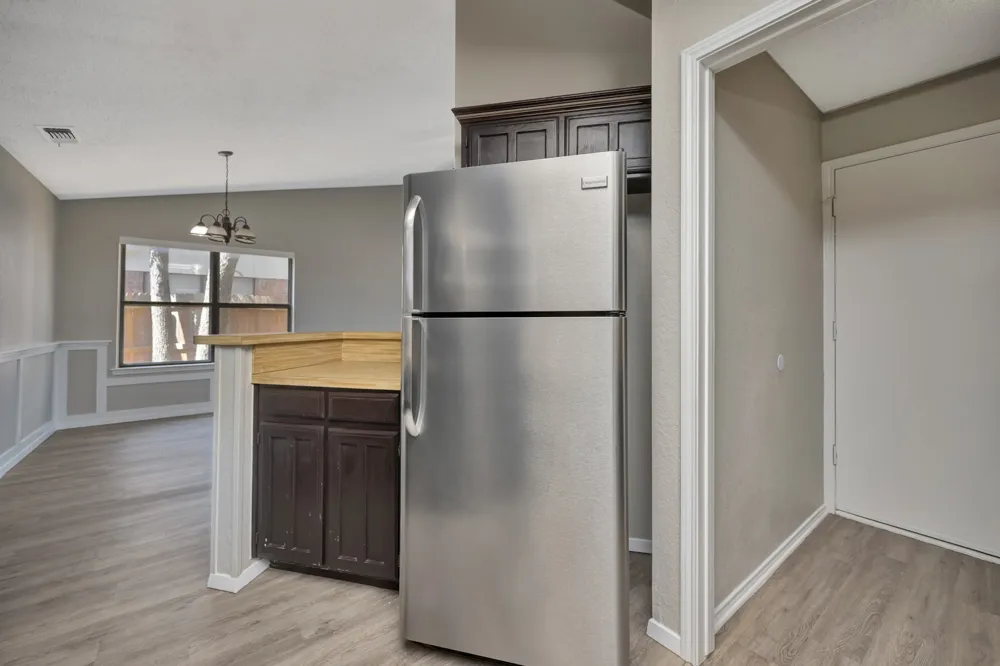4210 Meadow Park Drive Arlington, TX 76017