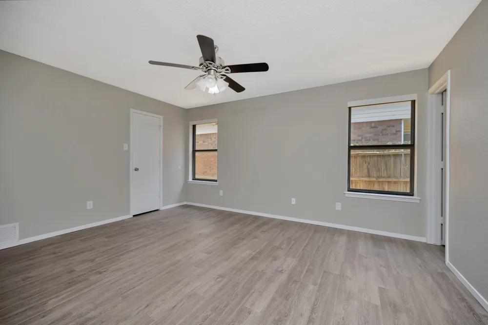 4210 Meadow Park Drive Arlington, TX 76017