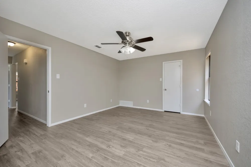 4210 Meadow Park Drive Arlington, TX 76017
