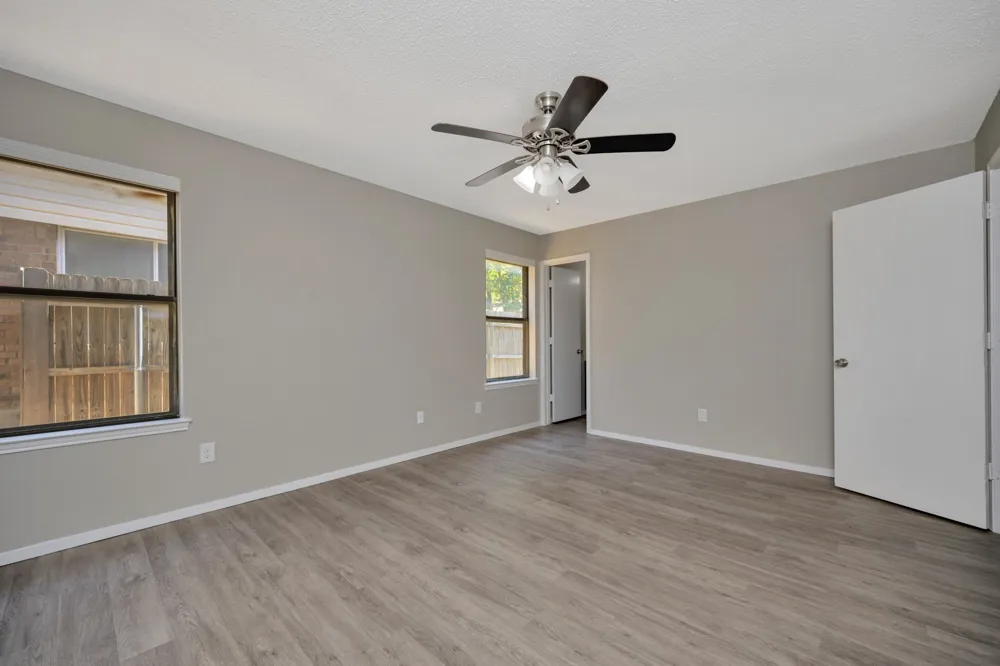 4210 Meadow Park Drive Arlington, TX 76017