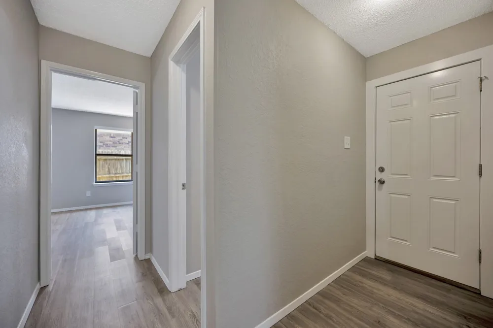4210 Meadow Park Drive Arlington, TX 76017