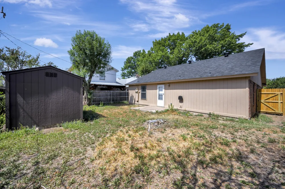 4210 Meadow Park Drive Arlington, TX 76017