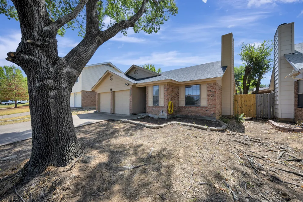 4210 Meadow Park Drive Arlington, TX 76017