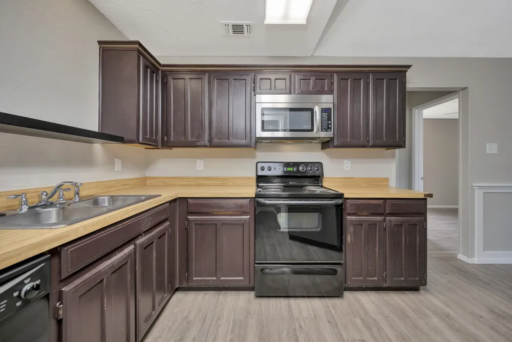 4210 Meadow Park Drive Arlington, TX 76017