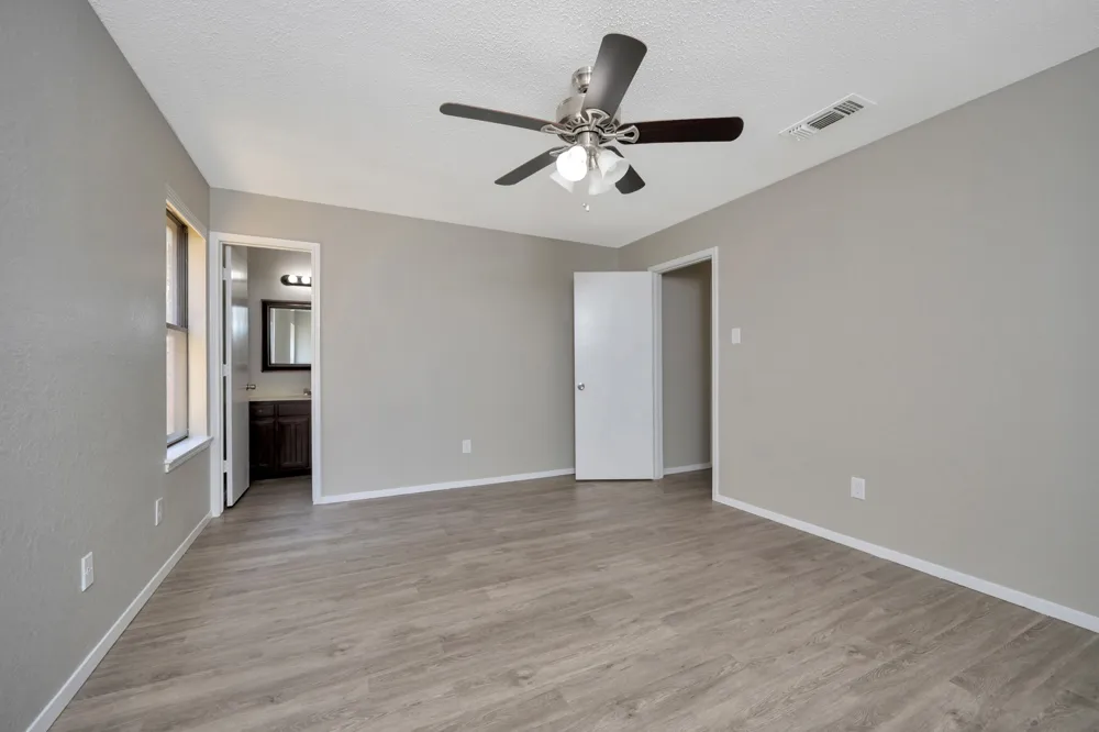 4210 Meadow Park Drive Arlington, TX 76017