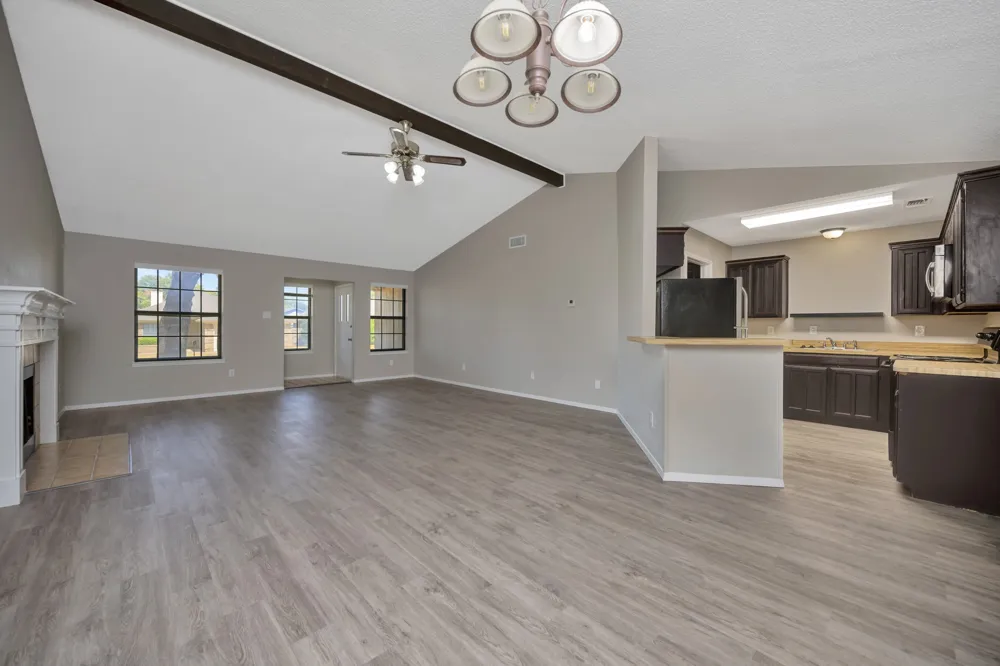 4210 Meadow Park Drive Arlington, TX 76017