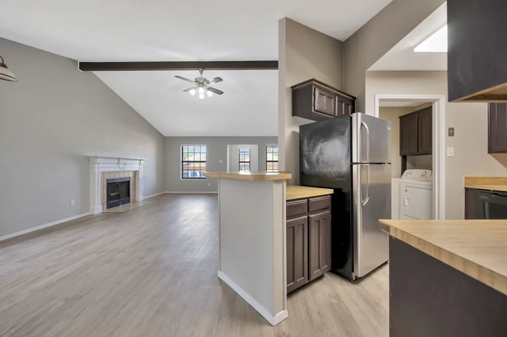 4210 Meadow Park Drive Arlington, TX 76017