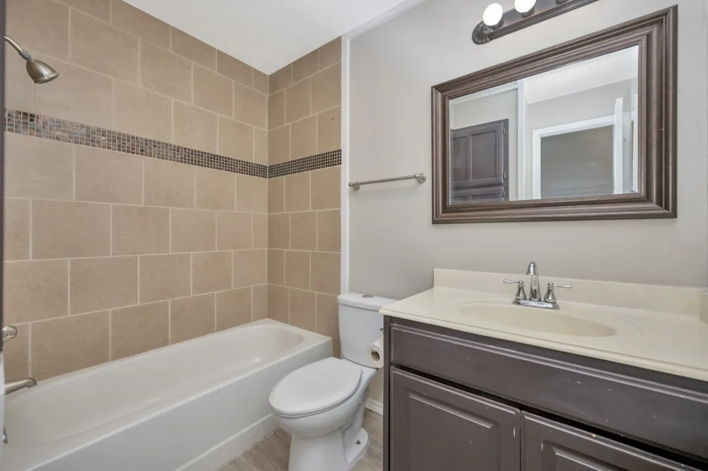 4210 Meadow Park Drive Arlington, TX 76017