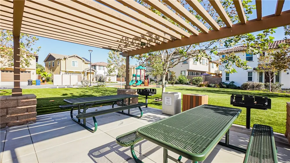 889 Campbell Pomona, CA 91768