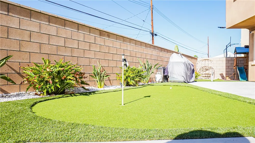 889 Campbell Pomona, CA 91768