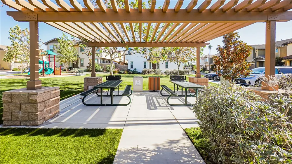 889 Campbell Pomona, CA 91768