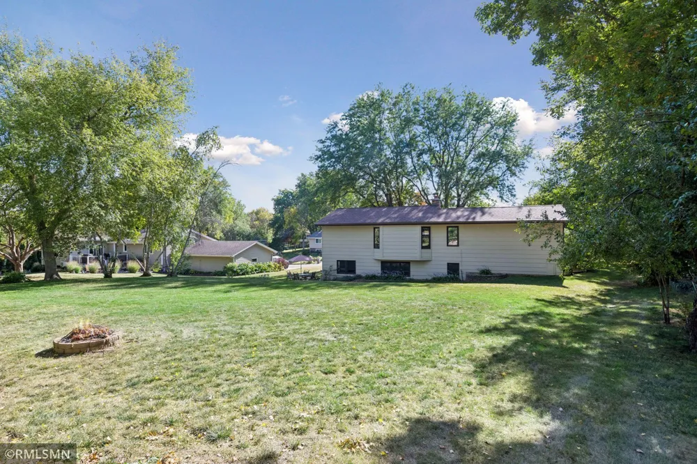 1549 Skyview Drive Chaska, MN 55318