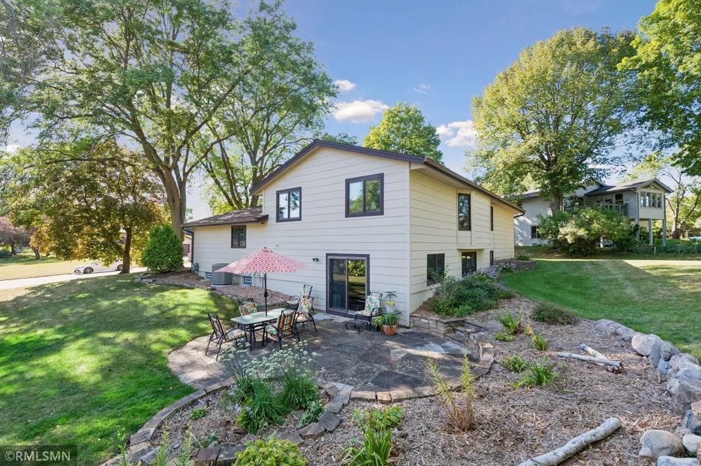 1549 Skyview Drive Chaska, MN 55318