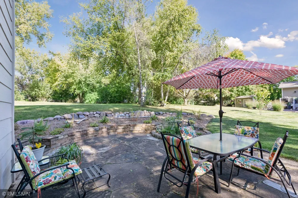 1549 Skyview Drive Chaska, MN 55318
