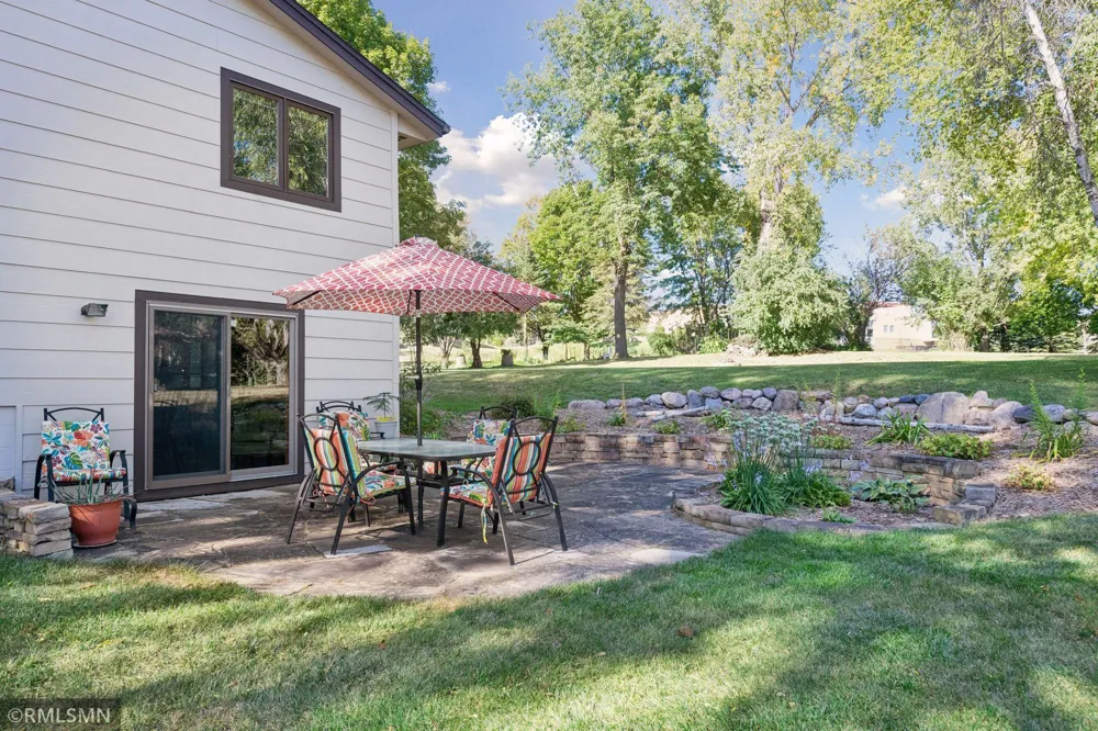 1549 Skyview Drive Chaska, MN 55318