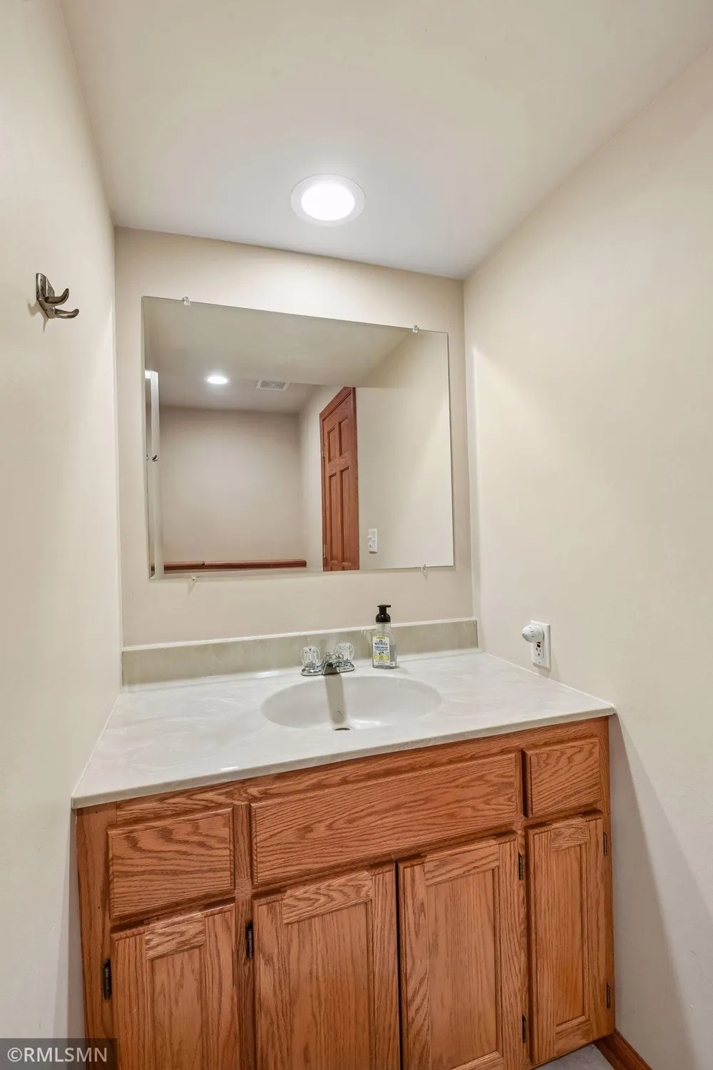 1549 Skyview Drive Chaska, MN 55318