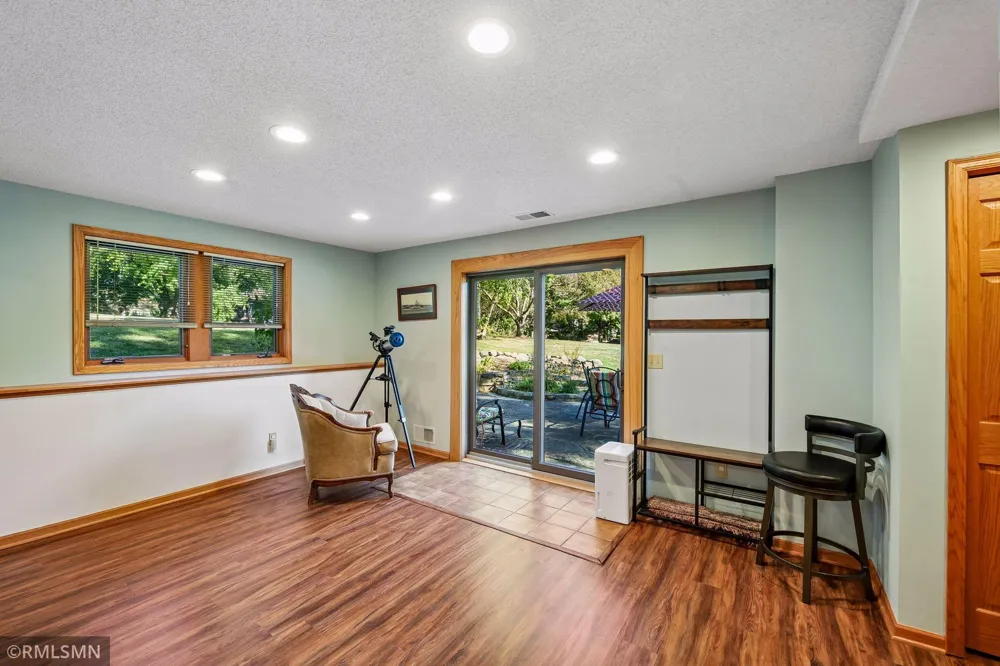 1549 Skyview Drive Chaska, MN 55318