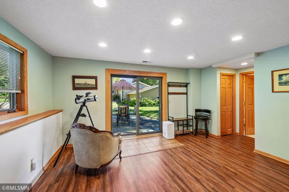 1549 Skyview Drive Chaska, MN 55318