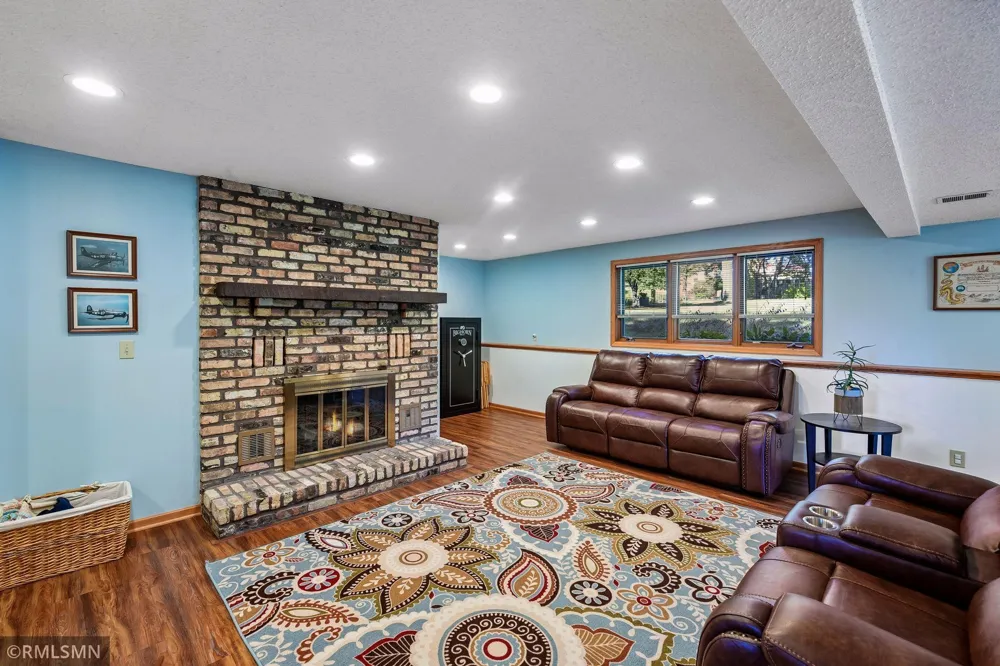 1549 Skyview Drive Chaska, MN 55318