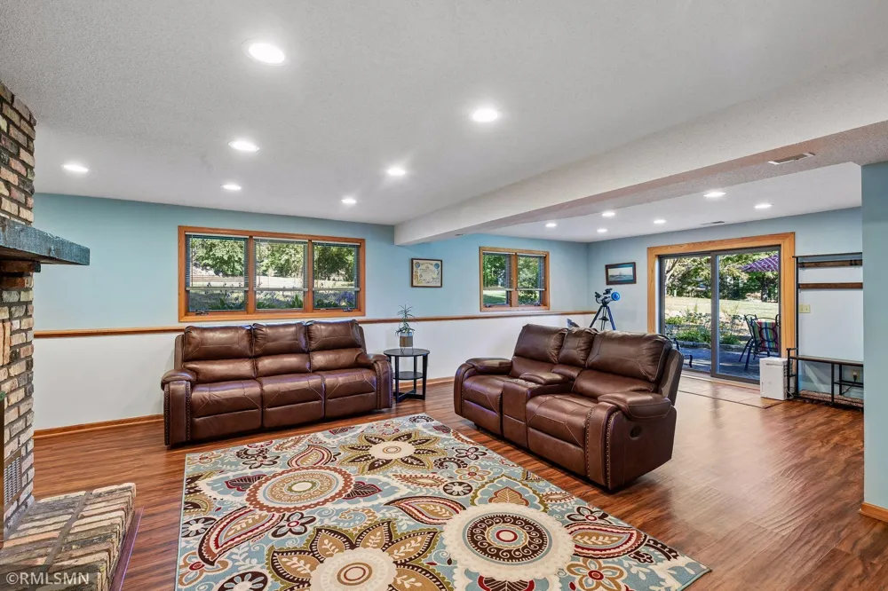 1549 Skyview Drive Chaska, MN 55318