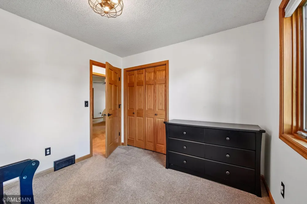 1549 Skyview Drive Chaska, MN 55318