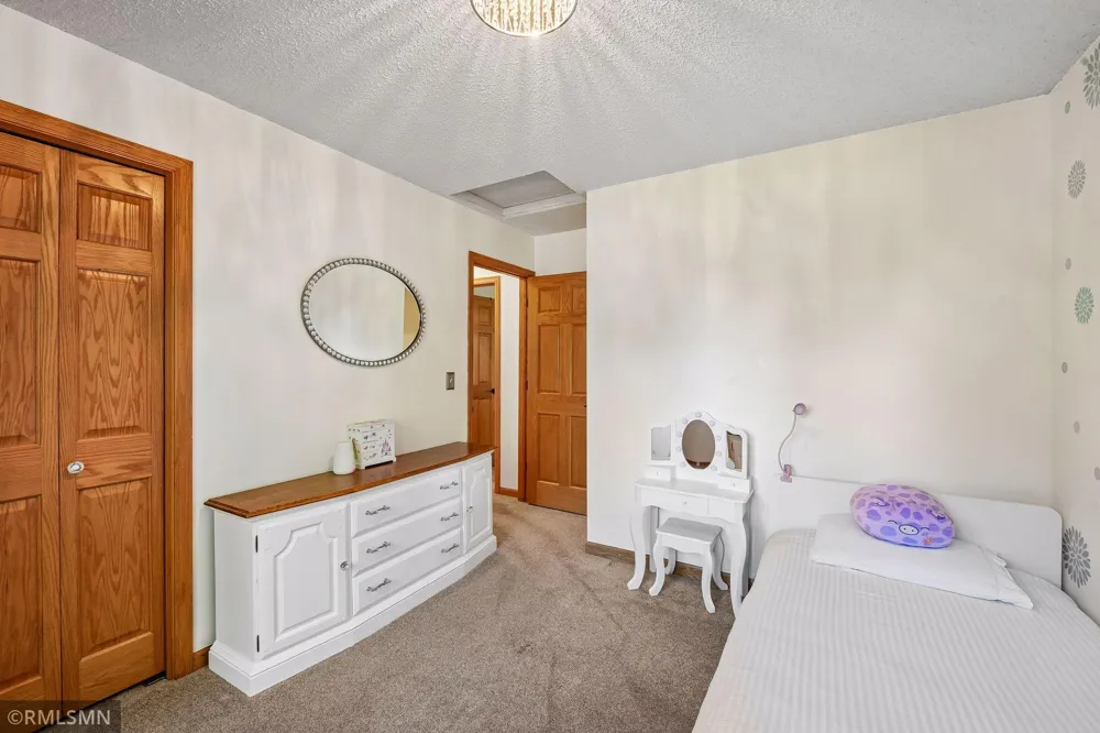 1549 Skyview Drive Chaska, MN 55318