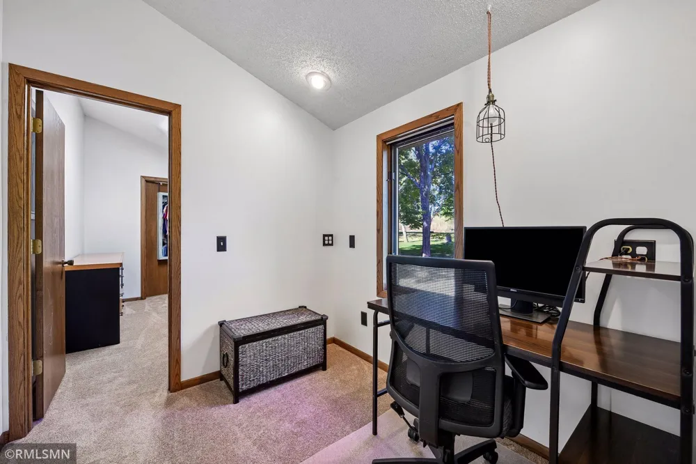 1549 Skyview Drive Chaska, MN 55318