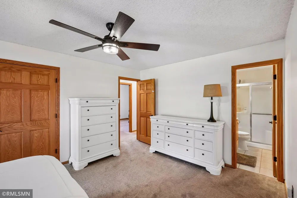 1549 Skyview Drive Chaska, MN 55318