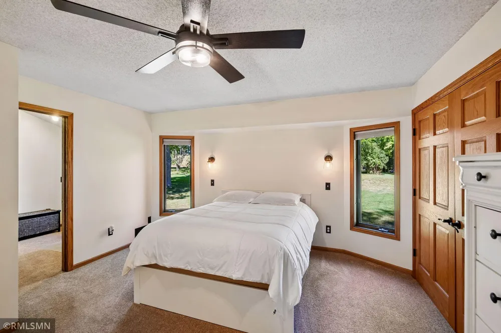 1549 Skyview Drive Chaska, MN 55318