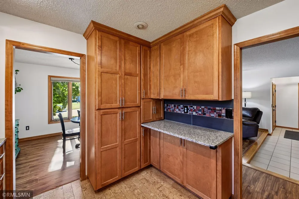1549 Skyview Drive Chaska, MN 55318