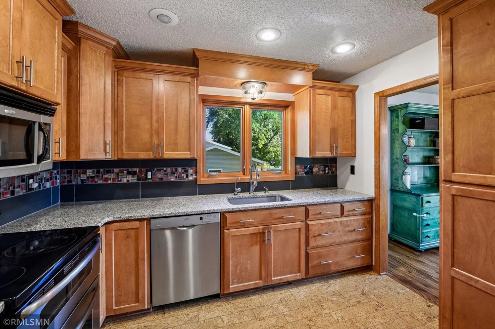 1549 Skyview Drive Chaska, MN 55318