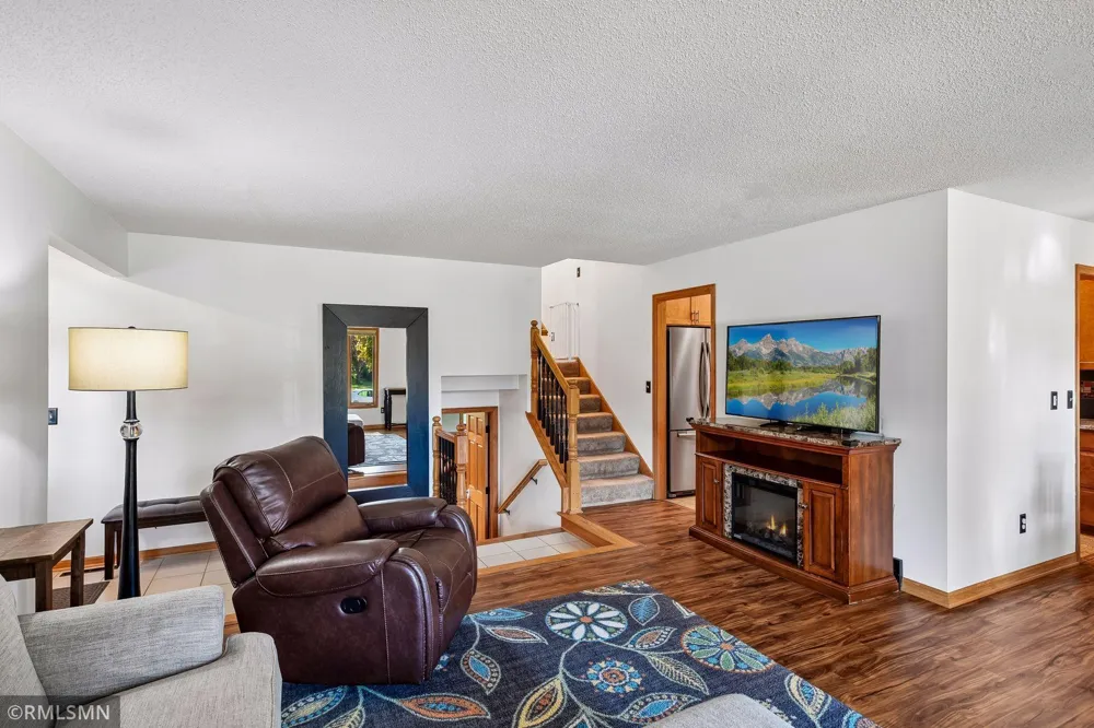 1549 Skyview Drive Chaska, MN 55318