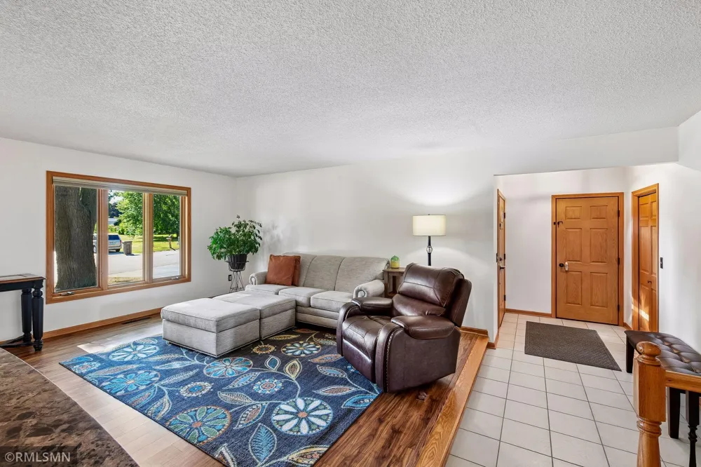 1549 Skyview Drive Chaska, MN 55318