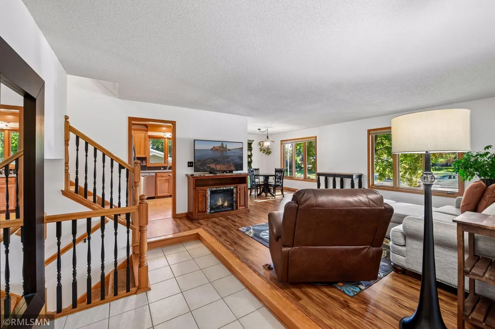 1549 Skyview Drive Chaska, MN 55318