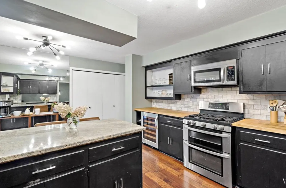 12708 Parkwood Drive Burnsville, MN 55337
