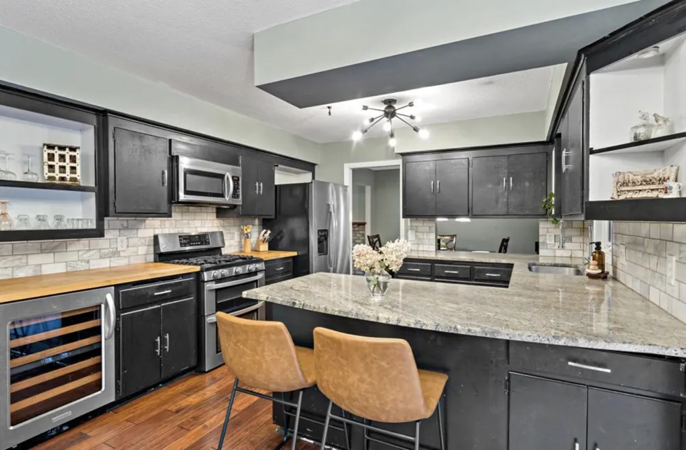 12708 Parkwood Drive Burnsville, MN 55337