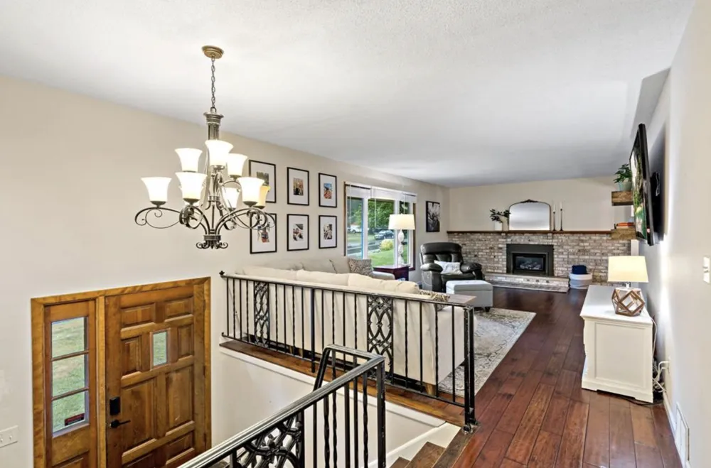 12708 Parkwood Drive Burnsville, MN 55337