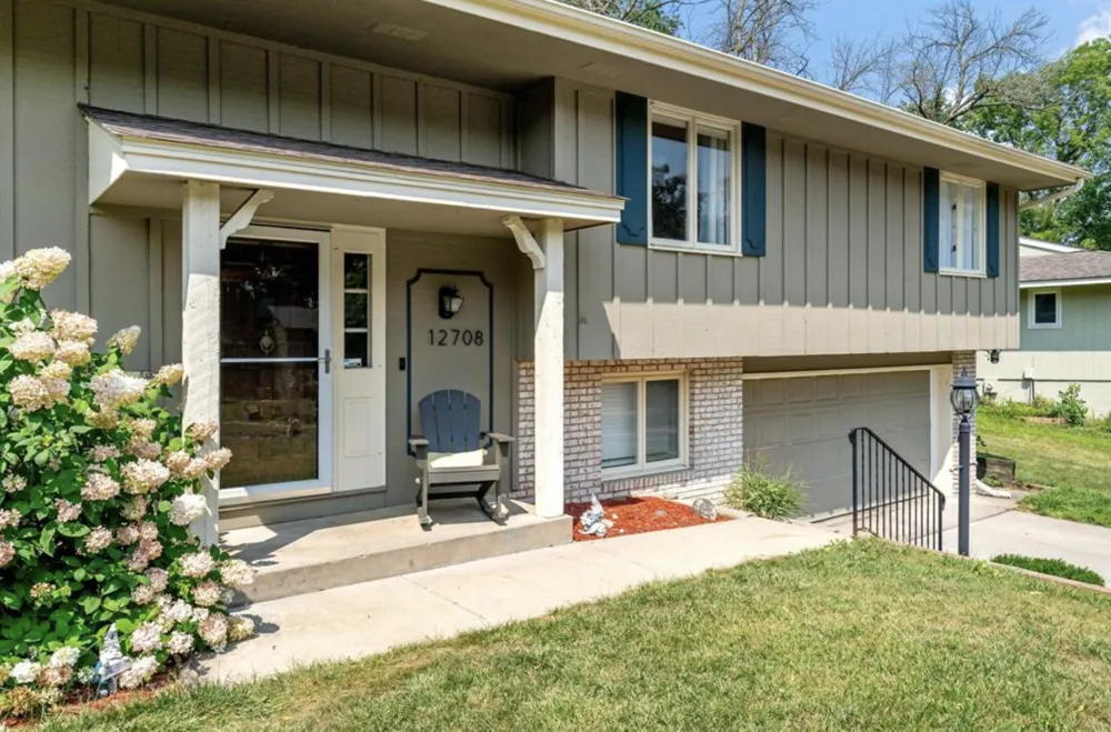 12708 Parkwood Drive Burnsville, MN 55337