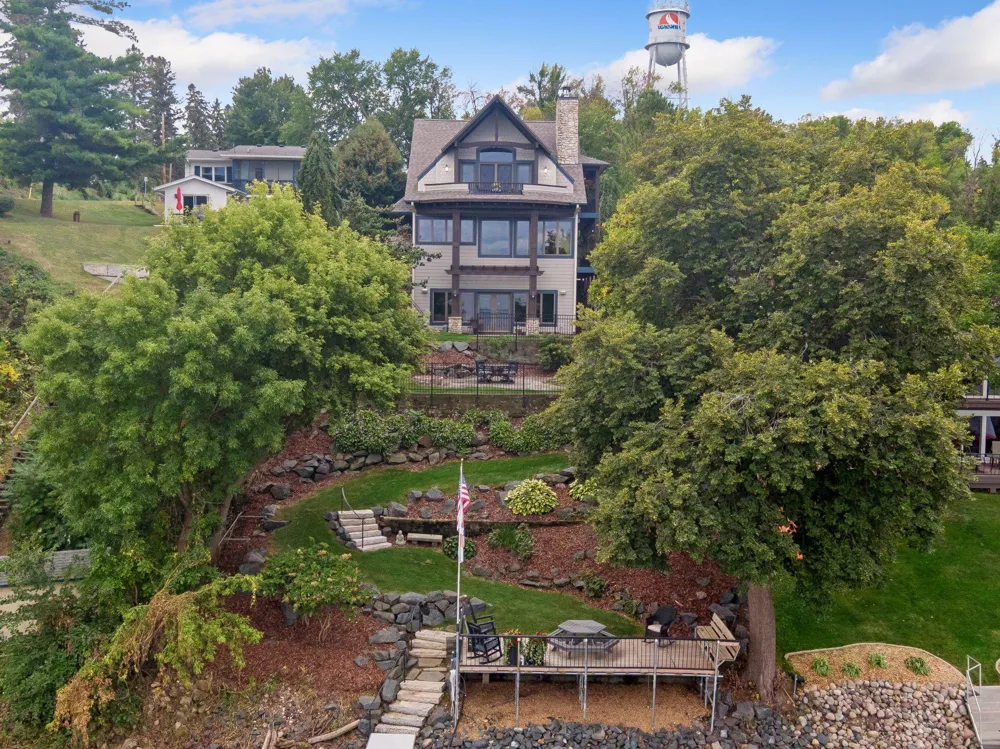 432 E Lake Street Waconia, MN 55387