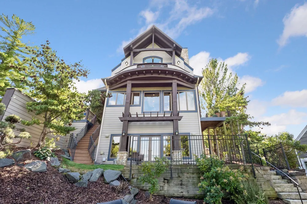 432 E Lake Street Waconia, MN 55387