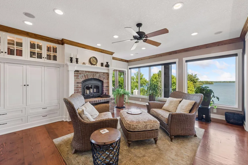 432 E Lake Street Waconia, MN 55387