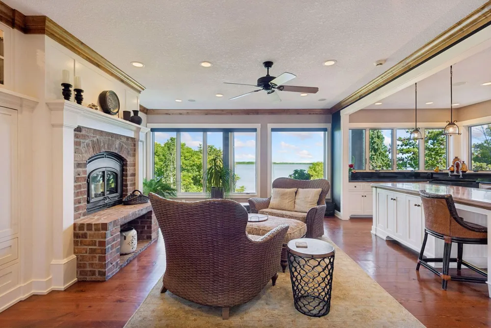 432 E Lake Street Waconia, MN 55387