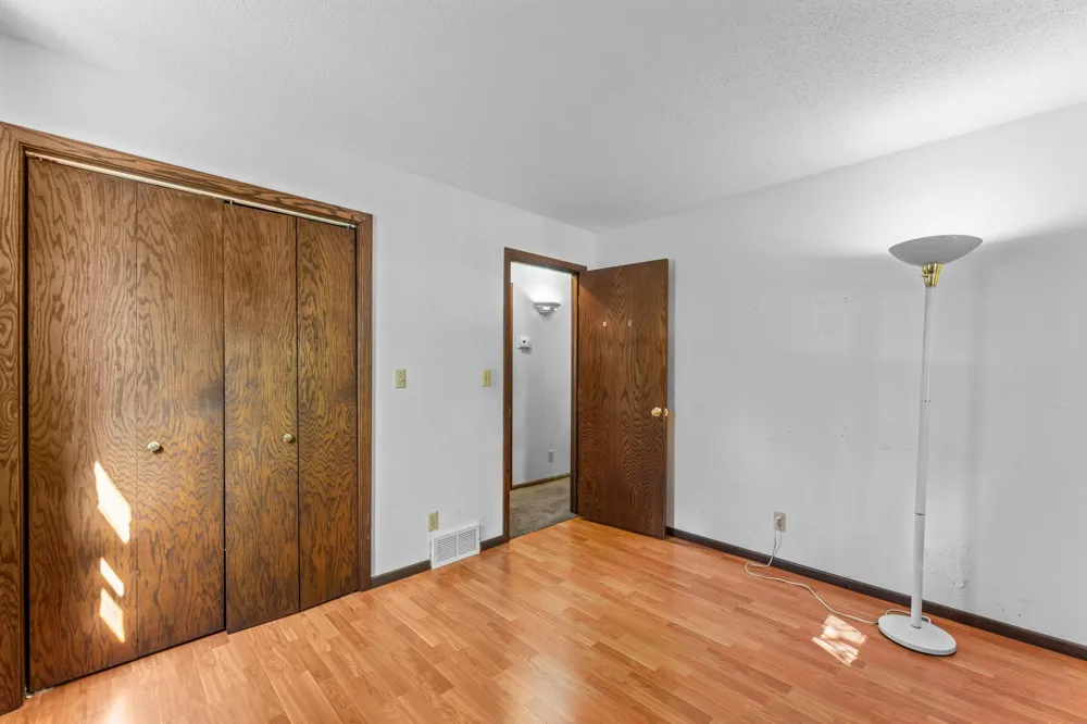 324 11th Avenue SW Cambridge, MN 55008