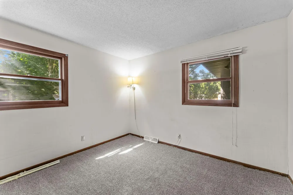 324 11th Avenue SW Cambridge, MN 55008