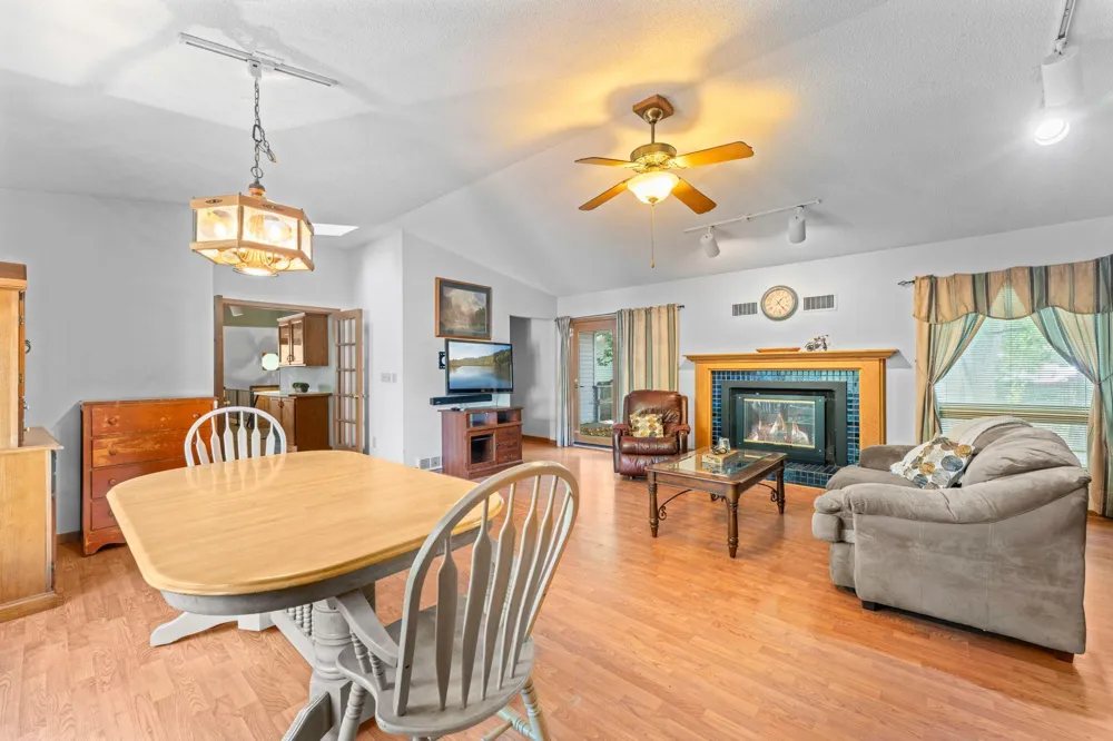 324 11th Avenue SW Cambridge, MN 55008