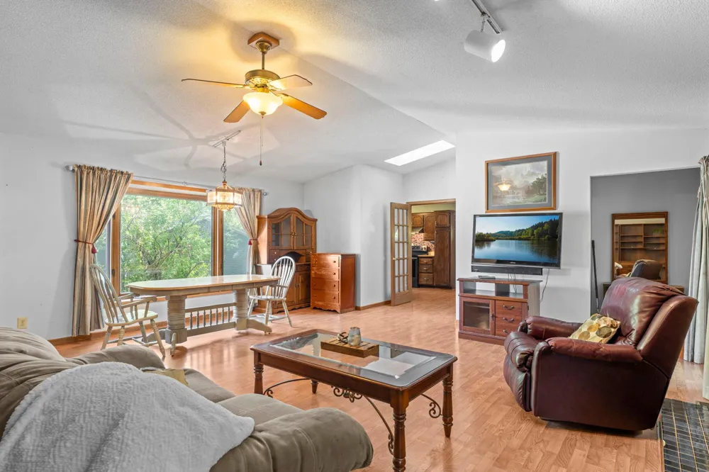 324 11th Avenue SW Cambridge, MN 55008