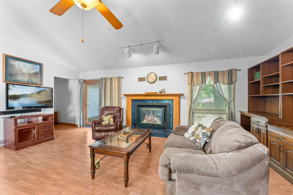 324 11th Avenue SW Cambridge, MN 55008