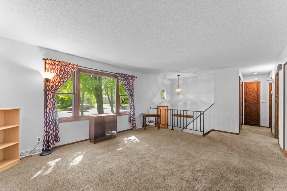 324 11th Avenue SW Cambridge, MN 55008