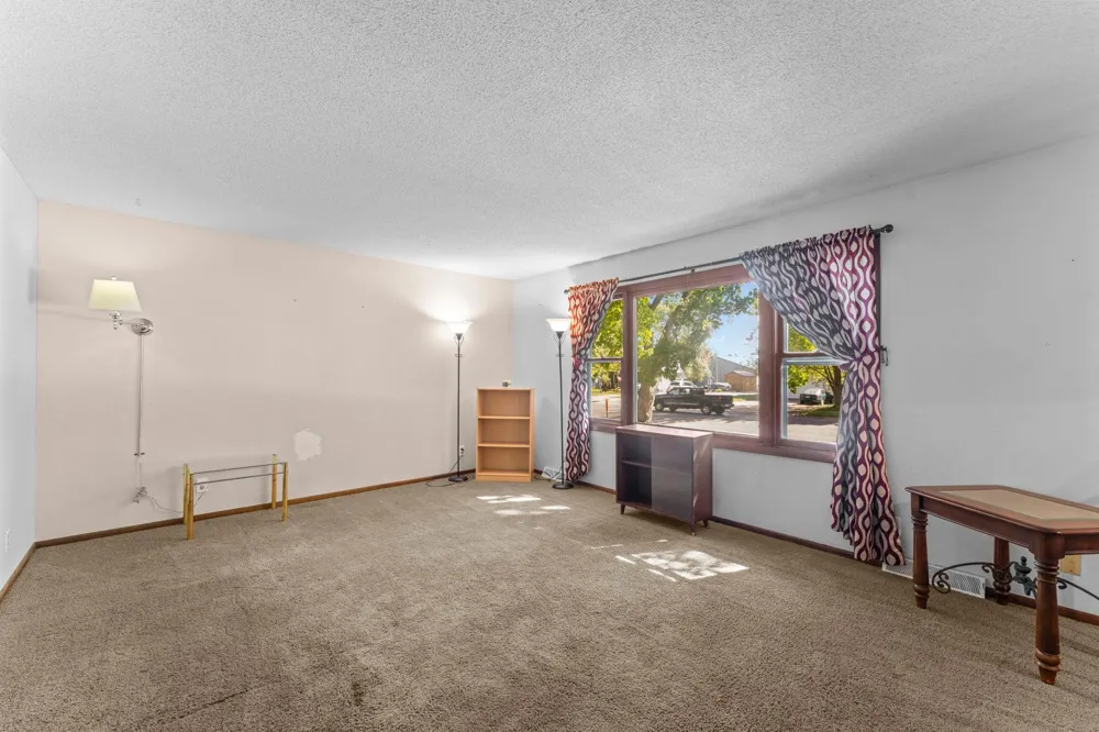 324 11th Avenue SW Cambridge, MN 55008