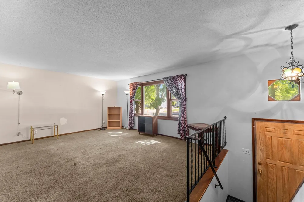 324 11th Avenue SW Cambridge, MN 55008